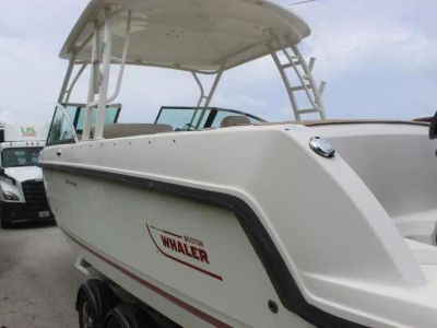 2013 Boston Whaler 270 Vantage — photo 7 view