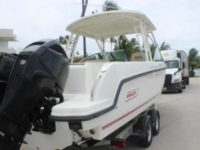 2013 Boston Whaler 270 Vantage — engine compartment view
