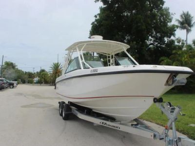 2013 Boston Whaler 270 Vantage — front three-quarter view