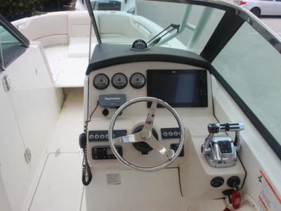 2013 Boston Whaler 270 Vantage — photo 11 view
