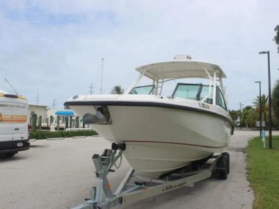 2013 Boston Whaler 270 Vantage — rear three-quarter view