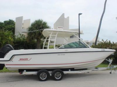 2013 Boston Whaler 270 Vantage — interior view