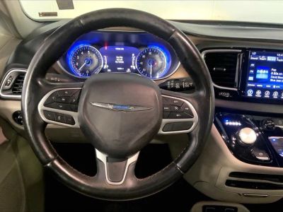 2017 Chrysler Pacifica — detail view