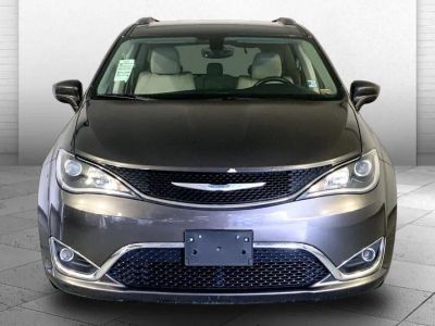 2017 Chrysler Pacifica — side profile view