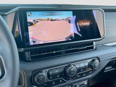 2026 Jeep Gladiator — photo 12 view