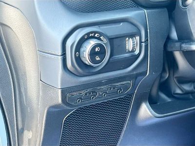 2026 Jeep Gladiator — photo 10 view