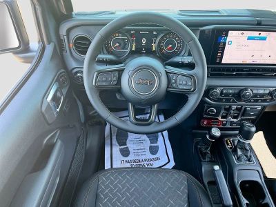 2026 Jeep Gladiator — photo 9 view