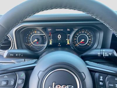 2026 Jeep Gladiator — photo 11 view