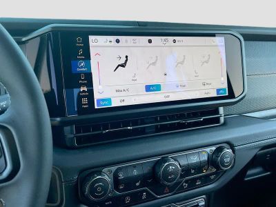2026 Jeep Gladiator — photo 14 view