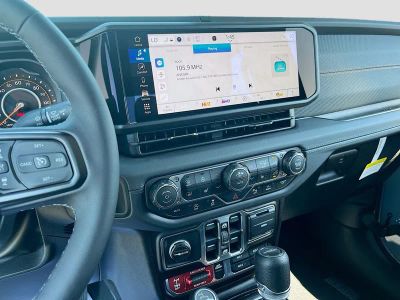2026 Jeep Gladiator — photo 13 view
