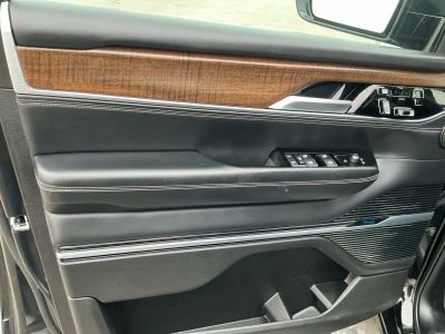 2024 Jeep Grand Wagoneer L — photo 15 view