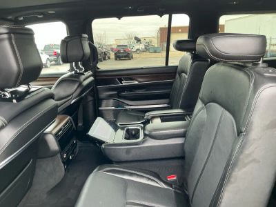 2024 Jeep Grand Wagoneer L — photo 16 view