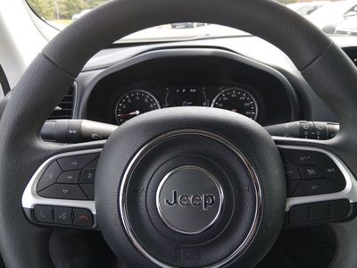 2023 Jeep Renegade - Photo 12