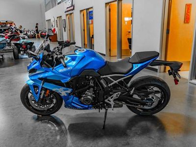 2026 Suzuki GSX-8R - Photo 3