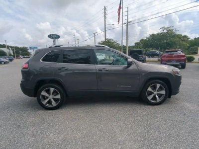 2019 Jeep Cherokee — interior view
