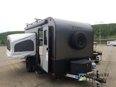 2024 inTech RV Flyer Discover — front three-quarter view