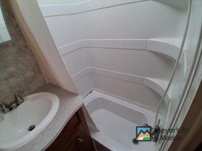 2009 Pacific Coachworks Tango - Photo 23