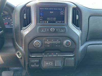 2025 Chevrolet Silverado 2500 HD — photo 11 view