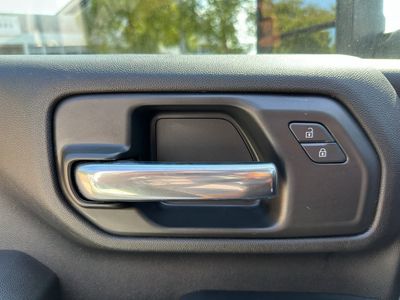 2025 Chevrolet Silverado 2500 HD — photo 15 view
