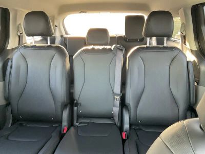 2026 Kia Carnival Hybrid — photo 12 view