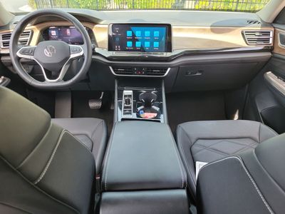 2026 Volkswagen Atlas — photo 12 view