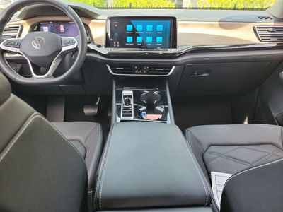 2026 Volkswagen Atlas — photo 14 view
