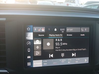 2023 Chrysler Voyager - Photo 17