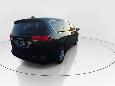 2023 Chrysler Voyager - Photo 7