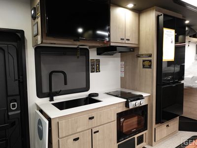 2026 Grand Design Lineage Series M - Photo 14