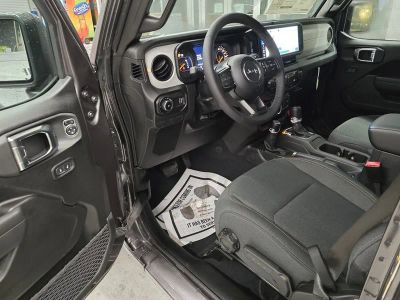2026 Jeep Wrangler — photo 14 view