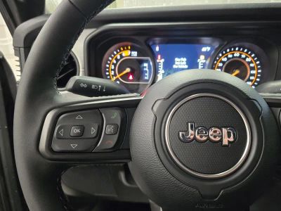 2026 Jeep Wrangler — photo 17 view