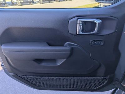 2026 Jeep Wrangler — photo 14 view