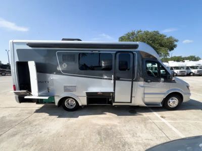 2019 Leisure Travel Vans UNITY — photo 21 view