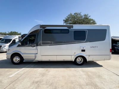 2019 Leisure Travel Vans UNITY — photo 18 view