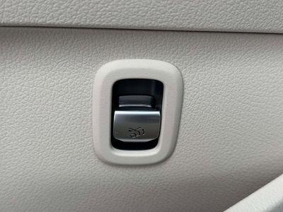 2026 Mercedes-Benz C-Class — photo 30 view