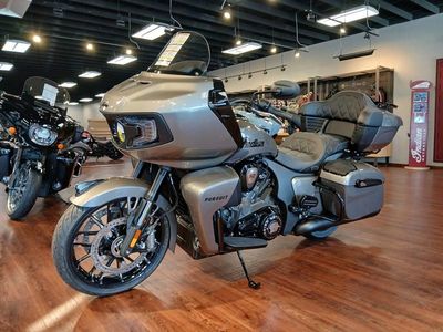 2025 Indian Motorcycle Pursuit Dark Horse Springfield Blue Vivid Crystal / Black Vivid - Photo 2