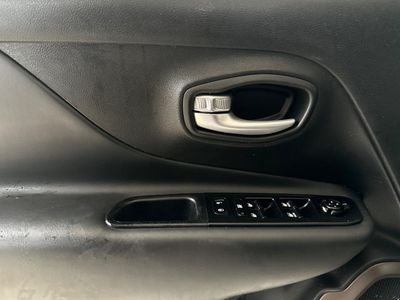 2023 Jeep Renegade - Photo 12