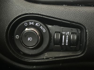 2023 Jeep Renegade - Photo 29