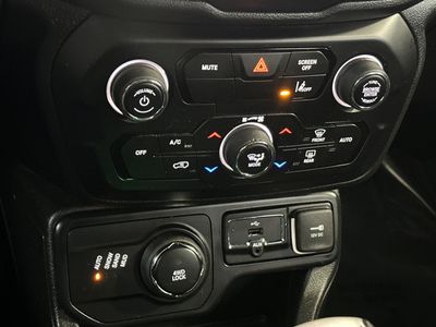 2023 Jeep Renegade - Photo 21