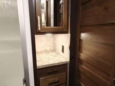 2019 Highland RV 427BHS — photo 40 view