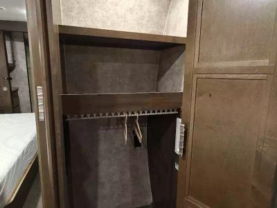 2019 Highland RV 427BHS — photo 52 view