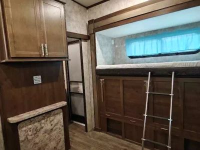 2019 Highland RV 427BHS — photo 31 view