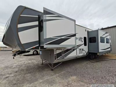 2019 Highland RV 427BHS — rear three-quarter view