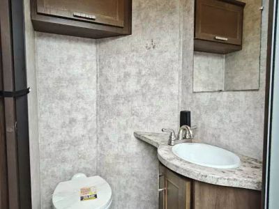2019 Highland RV 427BHS — photo 35 view