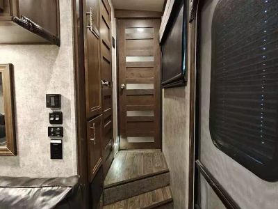 2019 Highland RV 427BHS — photo 36 view