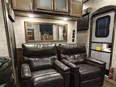 2019 Highland RV 427BHS — photo 9 view