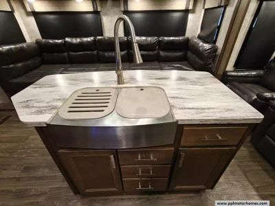 2019 Highland RV 427BHS — photo 24 view