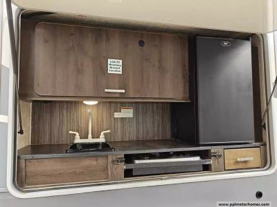2019 Highland RV 427BHS — photo 54 view