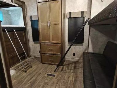 2019 Highland RV 427BHS — photo 29 view