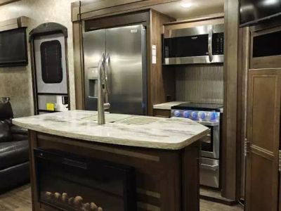 2019 Highland RV 427BHS — photo 17 view